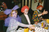1990-02-25 Prominentendiner clownen 01